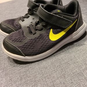 Boys Nike 10C shoes